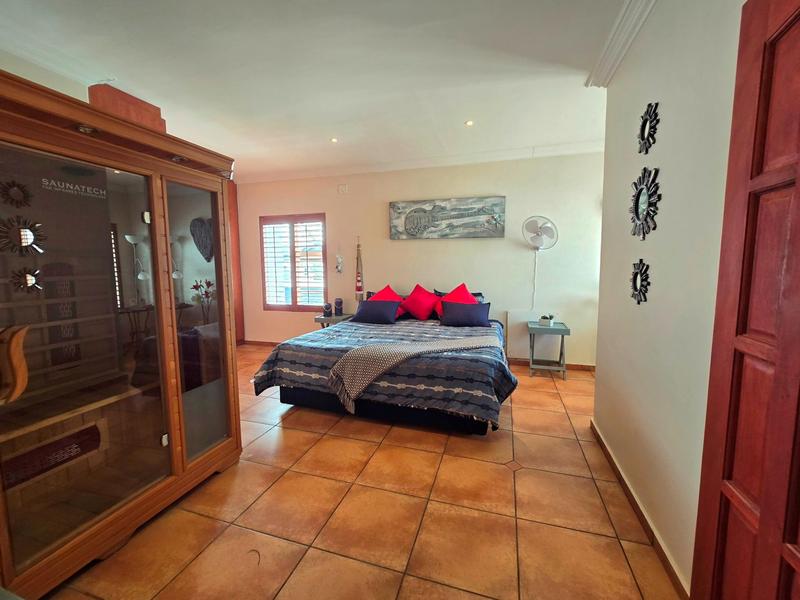 5 Bedroom Property for Sale in Golden Mile Western Cape